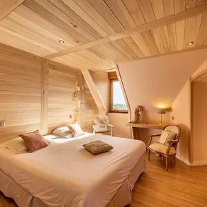 les-demeures-de-montagne-le-clos-des-gentianes.hotels-rhonealpes.com/